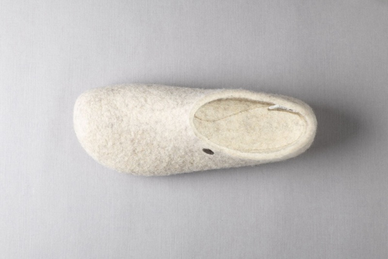 Cream Men's Wildling Nelus Slippers | UK-CNITUV259